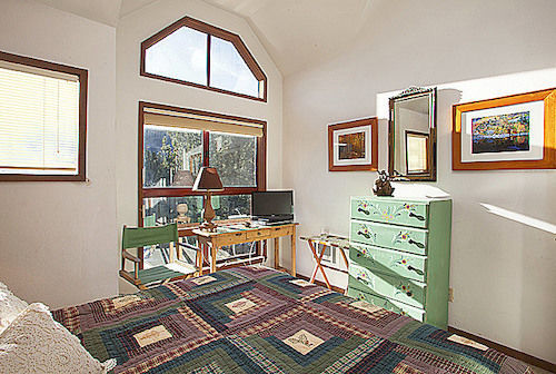 Aspen Creek By 101 Great Escapes